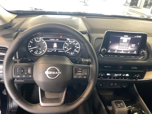 Used 2025 Nissan Rogue SV AWD/4WD image 23