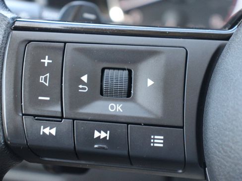Used 2023 Nissan Rogue SV FWD image 23