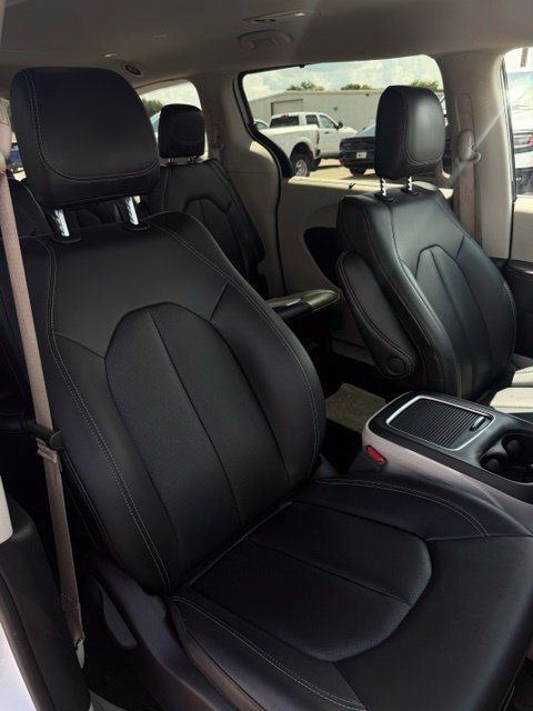 Used 2024 Chrysler Pacifica Touring-L FWD image 35