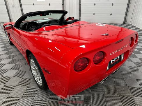 Used 2002 Chevrolet Corvette Coupe w/ Preferred Equipment Group2 RWD image 18