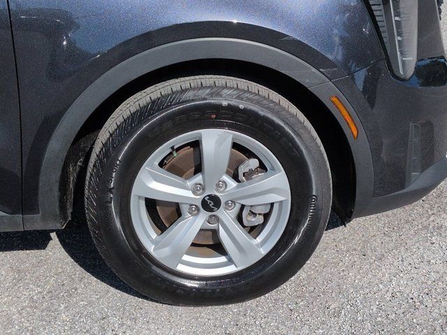 Used 2025 Kia Sorento LX FWD image 10