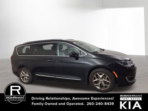 Used 2017 Chrysler Pacifica Touring-L Plus w/ Advanced Safetytec Group image 6