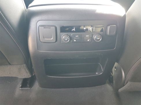 Used 2019 GMC Yukon SLT image 19