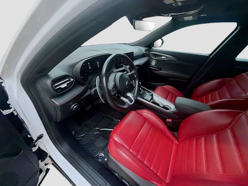 Used 2025 Dodge Hornet R/T w/ R/T Plus Package AWD/4WD image 9
