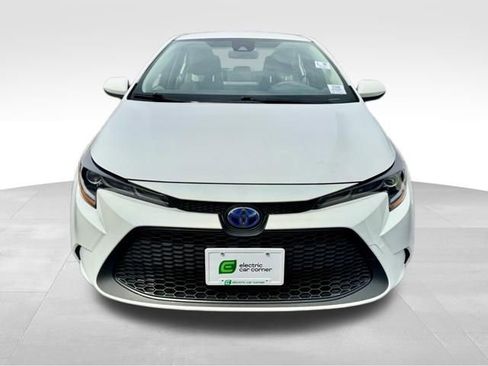 Used 2022 Toyota Corolla LE image 2