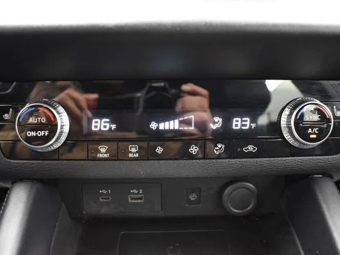 Used 2024 Mitsubishi Outlander FWD image 33