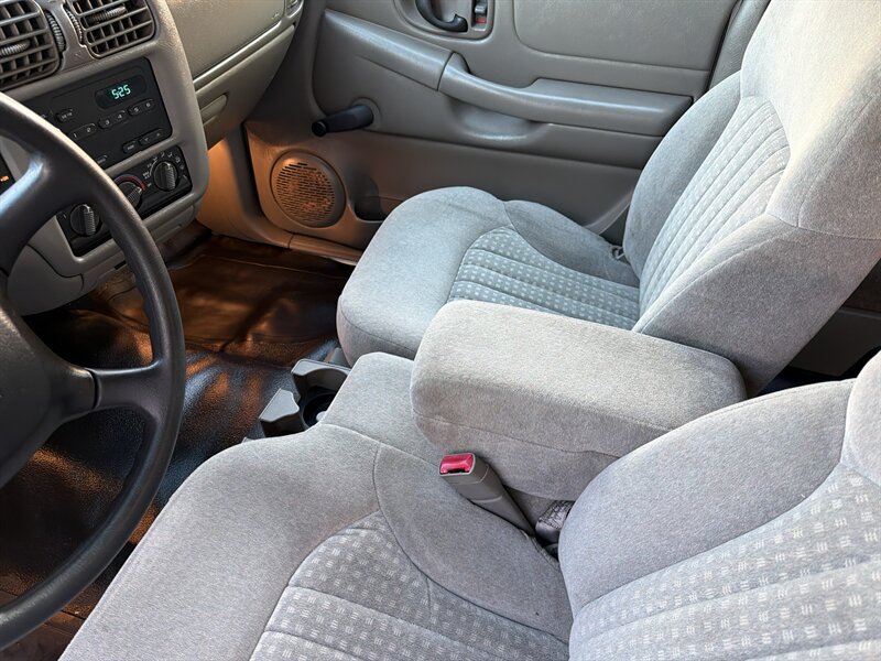 Used 2002 Chevrolet S10 Pickup 2WD Extended Cab image 27