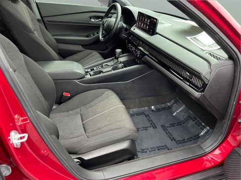 Used 2024 Honda Accord Sport image 31