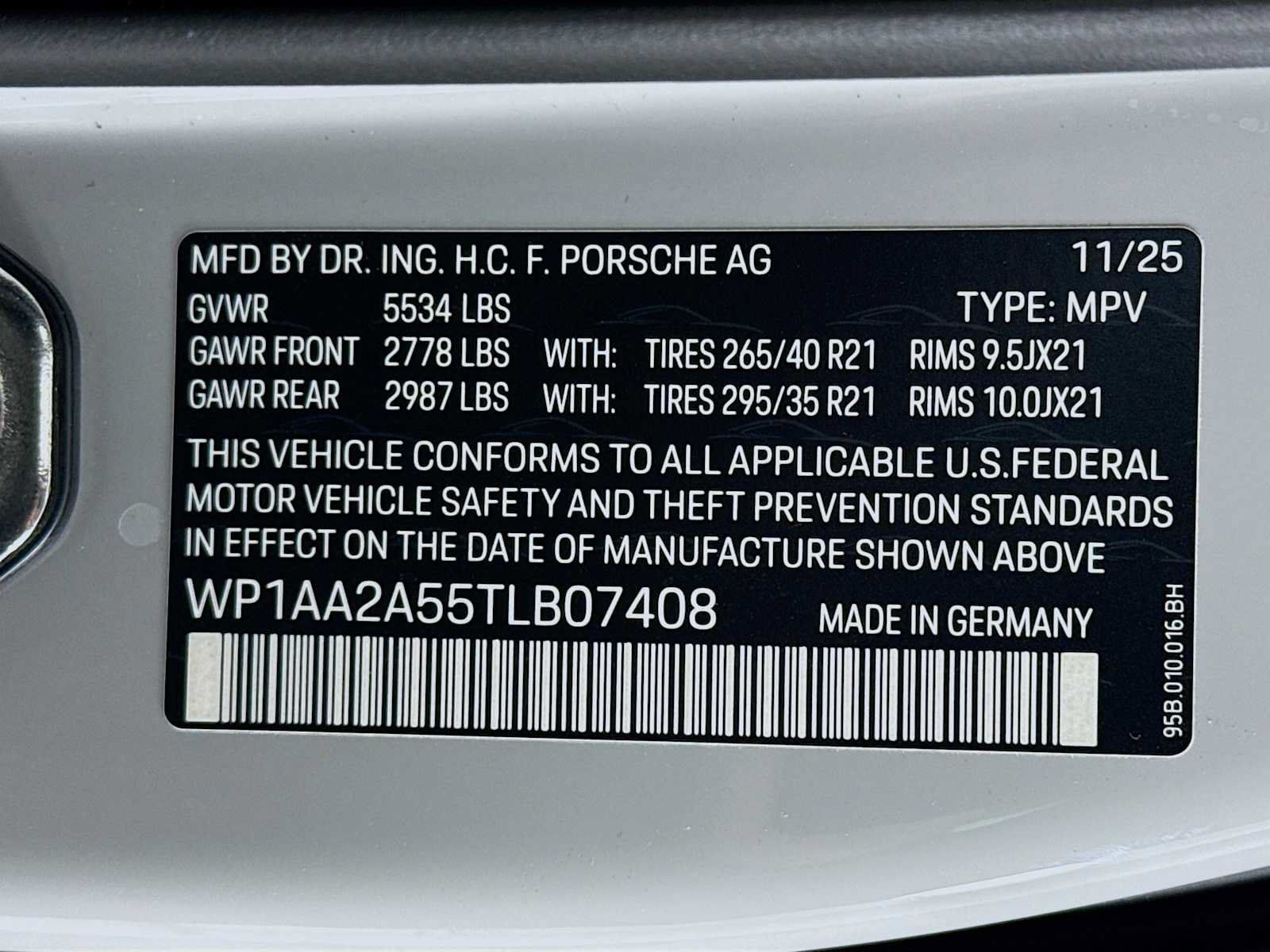 Used 2026 Porsche Macan AWD/4WD image 34