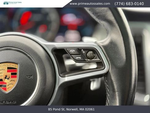 Used 2018 Porsche Macan Turbo AWD/4WD image 27