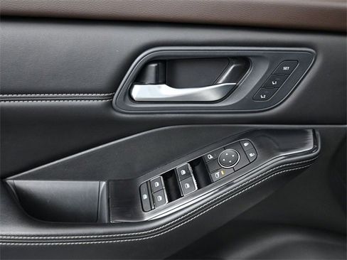 Used 2023 Nissan Rogue SL image 22