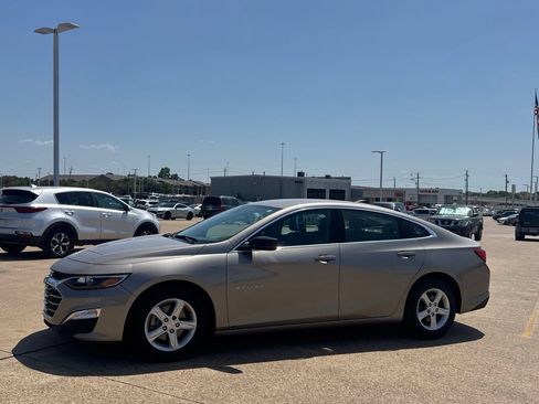 Used 2025 Chevrolet Malibu LS FWD image 11