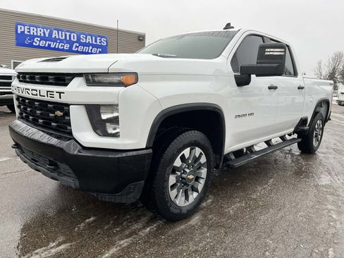 Used 2022 Chevrolet Silverado 2500 Custom w/ Custom Value Package image 2