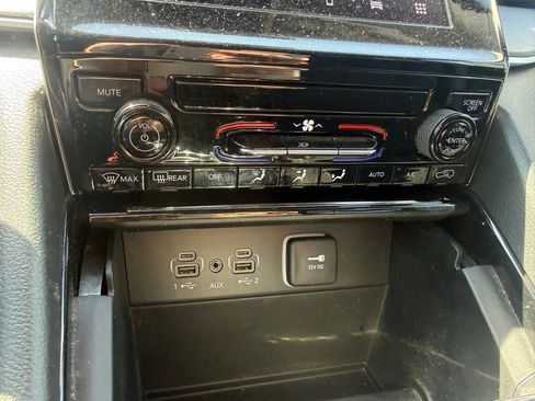 Used 2023 Jeep Grand Cherokee L Laredo AWD/4WD image 19
