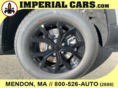 New 2025 Jeep Grand Cherokee L Altitude image 9