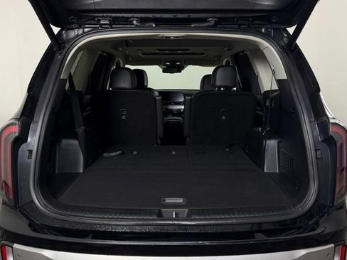 Used 2023 Kia Telluride EX w/ EX Captain's Chair Package AWD/4WD image 12