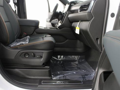 New 2026 GMC Yukon XL AT4 image 29