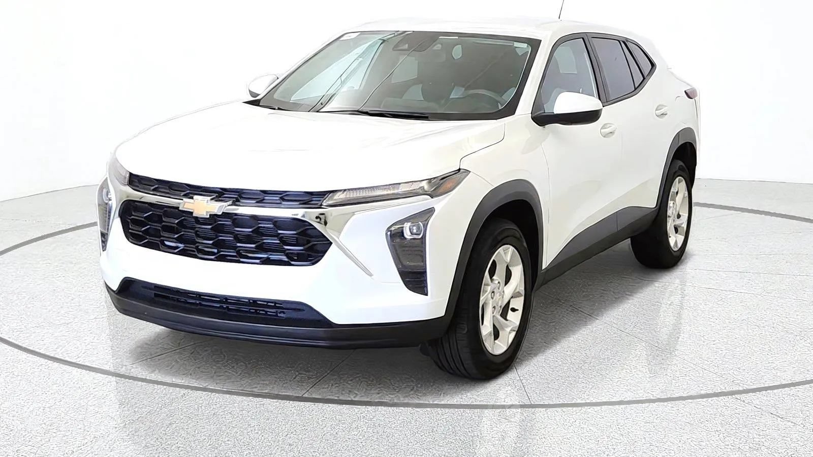 Used 2024 Chevrolet Trax LS w/ LS Convenience Package FWD image 3