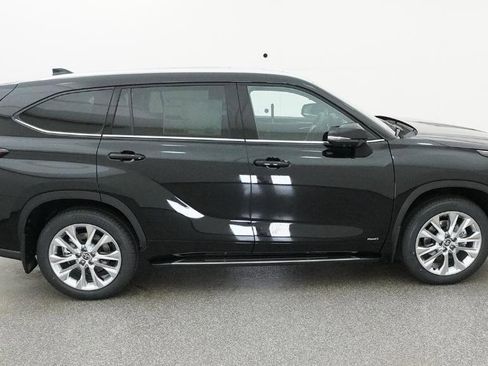 New 2026 Toyota Highlander Limited AWD/4WD image 3