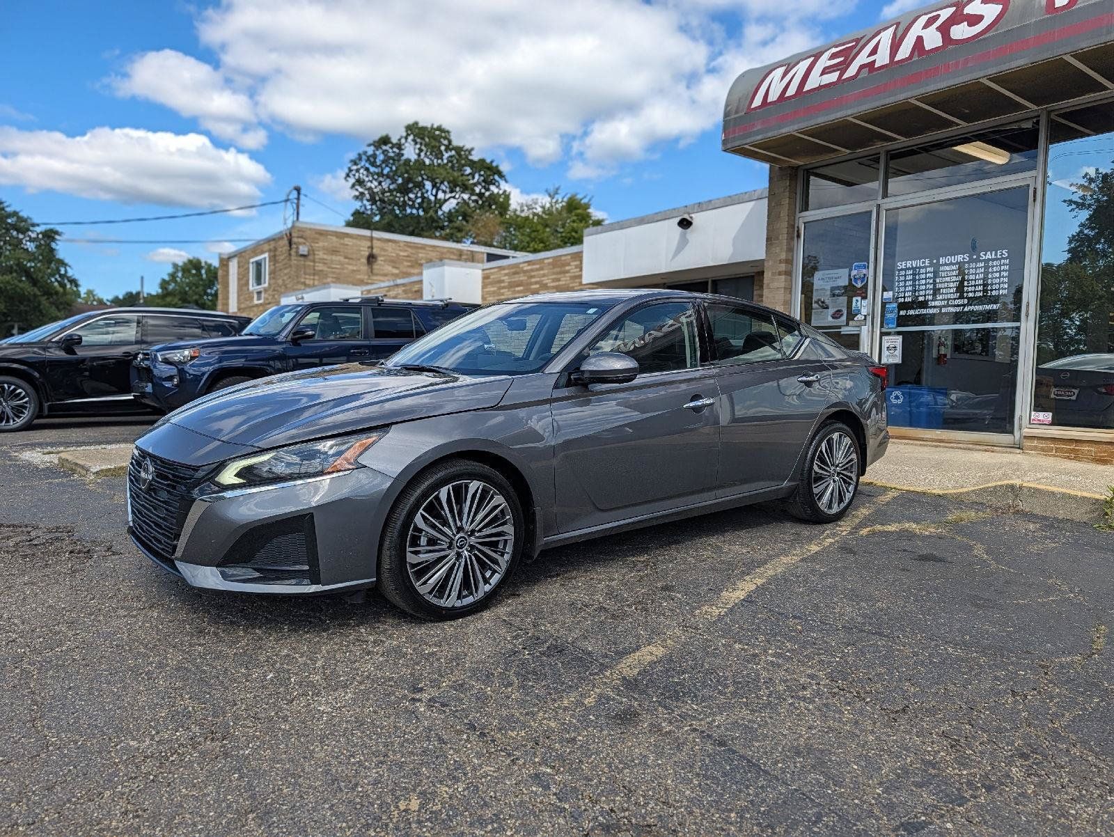 Used 2024 Nissan Altima 2.5 SL AWD/4WD image 6