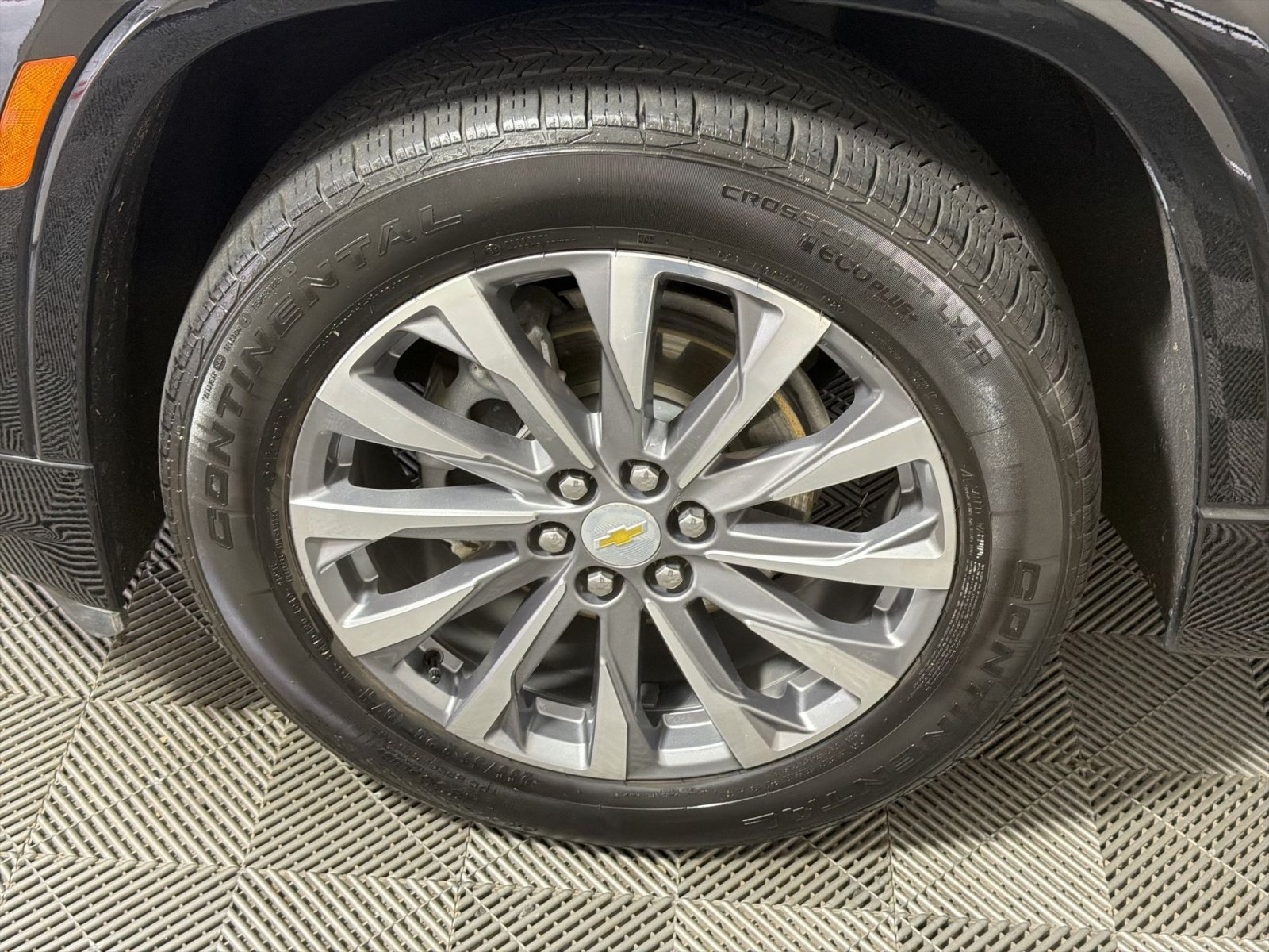 Used 2023 Chevrolet Traverse Premier FWD image 12