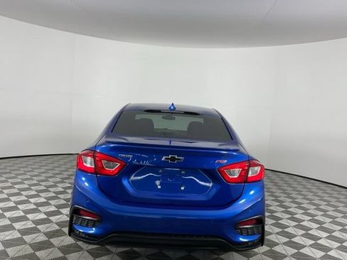 Used 2019 Chevrolet Cruze LT w/ Convenience Package FWD image 6