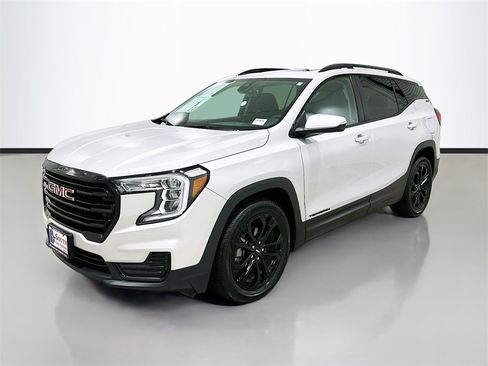 Used 2022 GMC Terrain SLE w/ Driver Convenience Package image 2