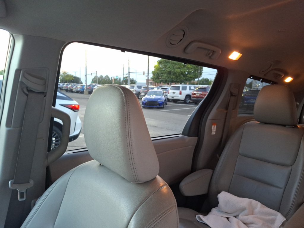 Used 2019 Toyota Sienna XLE FWD image 7