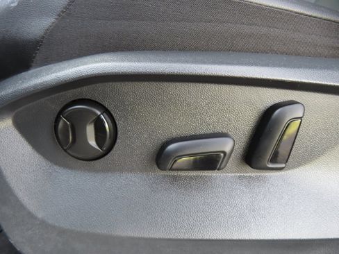 Used 2024 Volkswagen Tiguan SE R-Line image 9