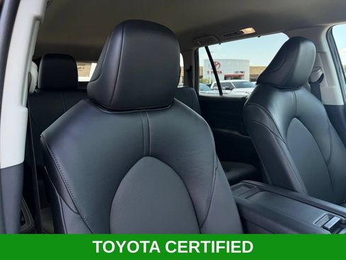 Used 2025 Toyota Grand Highlander AWD image 28