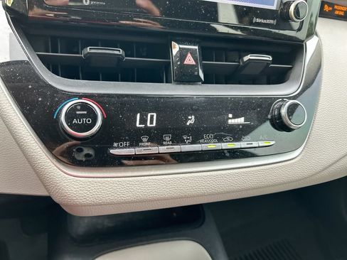 Used 2022 Toyota Corolla LE FWD image 23