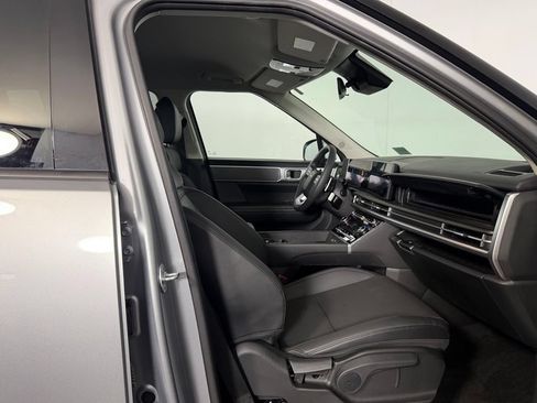 Used 2025 Hyundai Santa Fe SEL FWD image 30