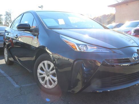 Used 2022 Toyota Prius LE image 3