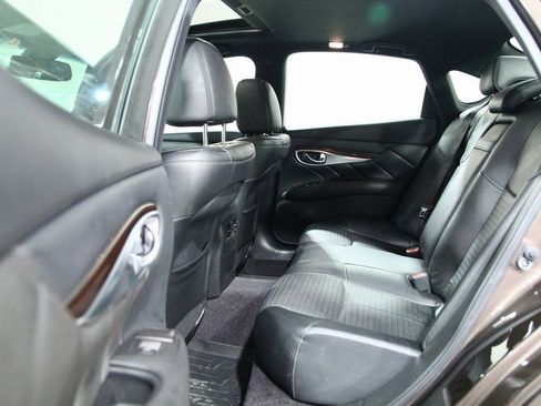 Used 2016 INFINITI Q70 3.7 w/ Sport Package image 29