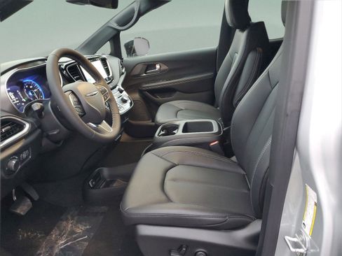 New 2026 Chrysler Voyager LX image 13