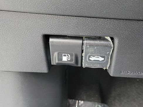 Used 2024 Nissan Kicks SV FWD image 30