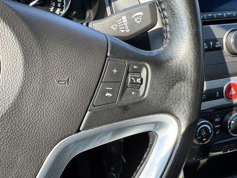 Used 2013 Chevrolet Captiva Sport LTZ FWD image 20