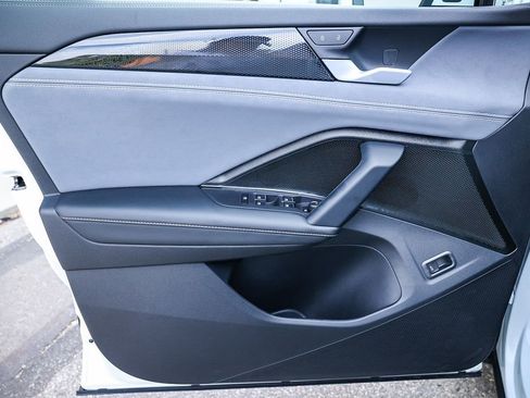 New 2026 Volkswagen Tiguan SE image 32