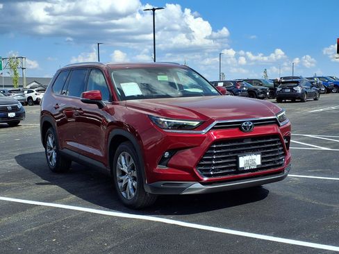 Used 2024 Toyota Grand Highlander AWD image 32