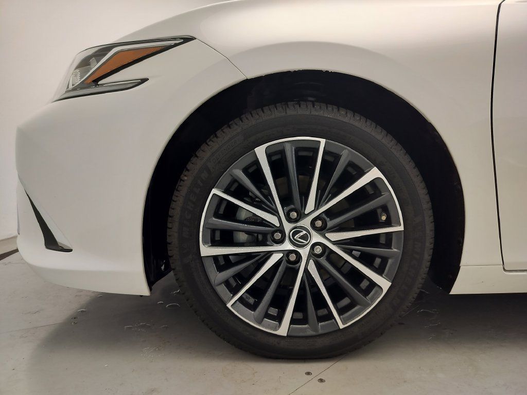 Used 2023 Lexus ES 350 w/ Premium Package FWD image 5