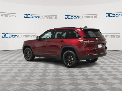 New 2025 Jeep Grand Cherokee Altitude w/ Trailer Tow Package image 9