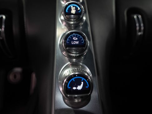 Used 2018 Bugatti Chiron image 22