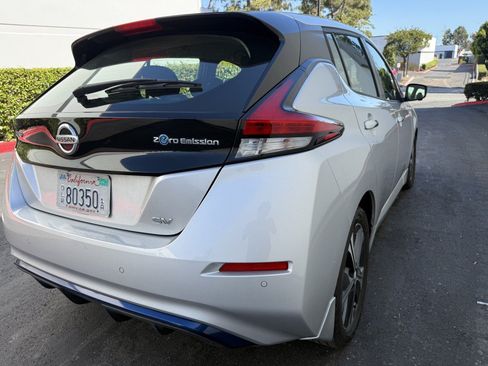 Used 2021 Nissan Leaf SV w/ SV Technology Package FWD image 8