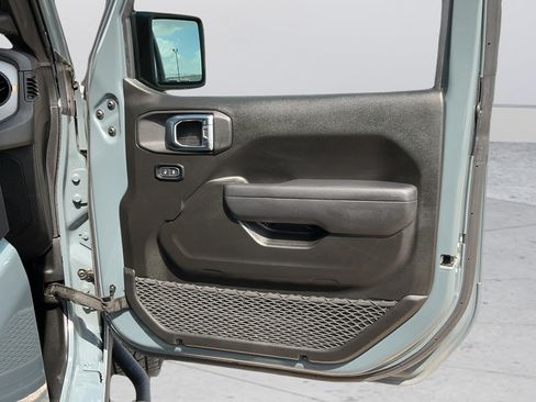 Used 2025 Jeep Wrangler Sport AWD/4WD image 17