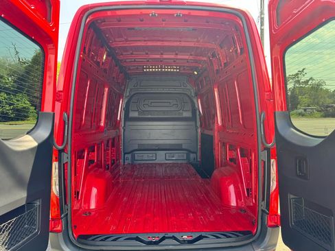Used 2024 Mercedes-Benz Sprinter 2500 image 7