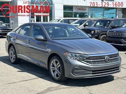 Used 2024 Volkswagen Jetta SE w/ Panoramic Sunroof Package