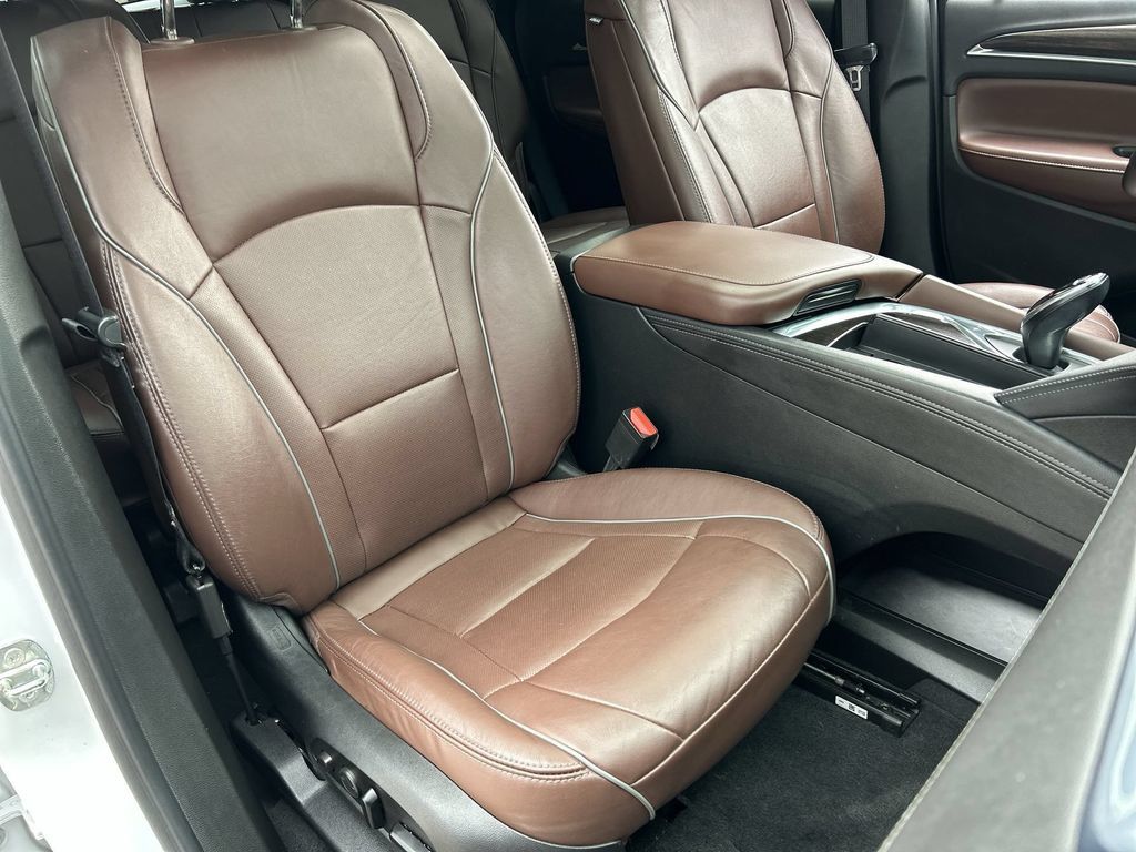 Used 2020 Buick Enclave Avenir w/ Avenir Technology Package FWD image 29