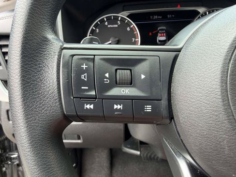 Used 2023 Nissan Rogue S FWD image 9
