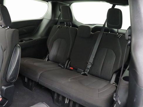 Used 2020 Chrysler Pacifica Touring w/ S Appearance Package image 19