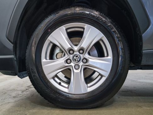 Used 2025 Toyota RAV4 XLE AWD/4WD image 11